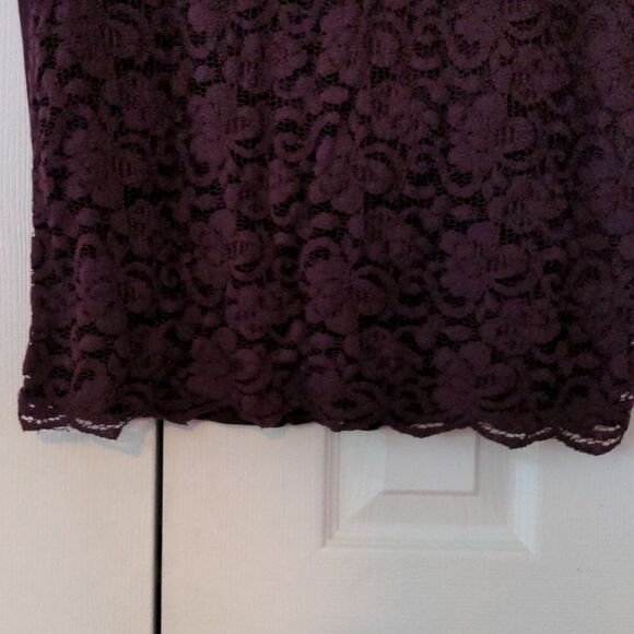 Like new deep red burgundy short sleeve tunic size m with lace overlay front - Picture 9 of 10